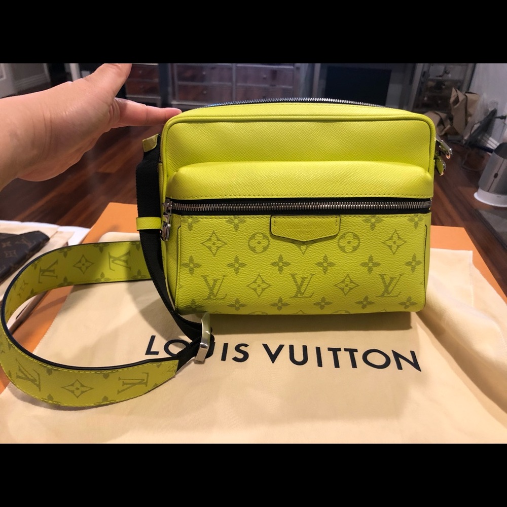 ✨Louis Vuitton Messenger Bahia Eclipse✨ - Picture 1 of 7